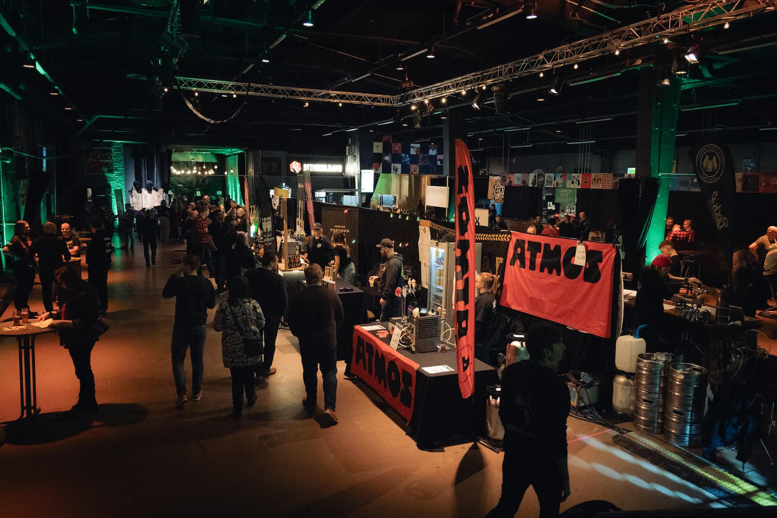 Yleisnäkymä Lakeuden Panimojuhlista. Kuva hahmottaa tapahtuma-alueen kokonaisuuden ja välittää panimojuhlien vilkkaan tunnelman.